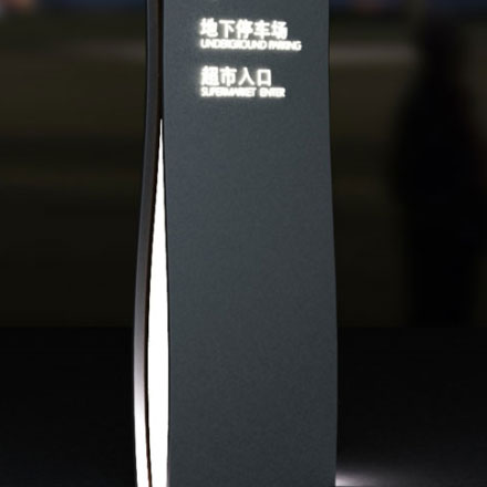 紅酒標(biāo)識設(shè)計:美酒佳品,紅酒標(biāo)識設(shè)計品味尊貴